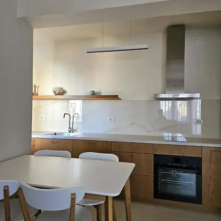 Tali's - Lakefront Apartament Pogradec