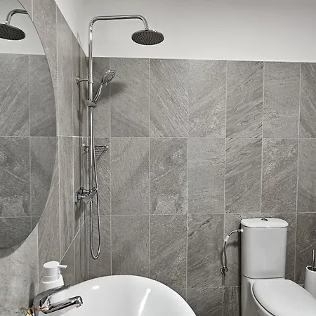 Tali's - Lakefront